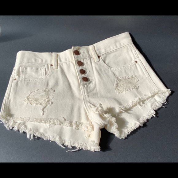 Bullhead Pants - Bullhead High Rise Distressed Button Fly cut Off White Jean Shorts